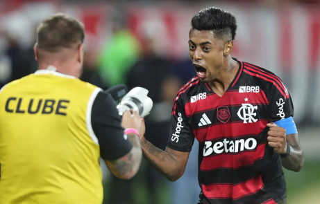 Fla vence, aproveita derrota do Palmeiras e volta a igualar rival